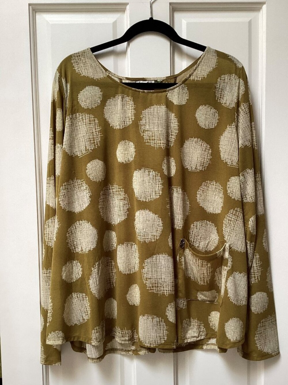 Chalet et ceci gold and white women's top, size XL